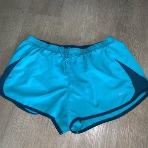 Nike running shorts (L)